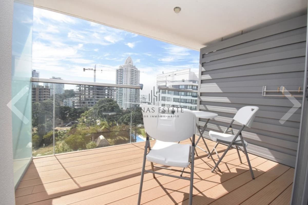Apartamento ID.4438 - Excelente Departamento de 2 dormitorios en Edificio Chronos Punta del Este, Parada 7 de Playa Brava.
