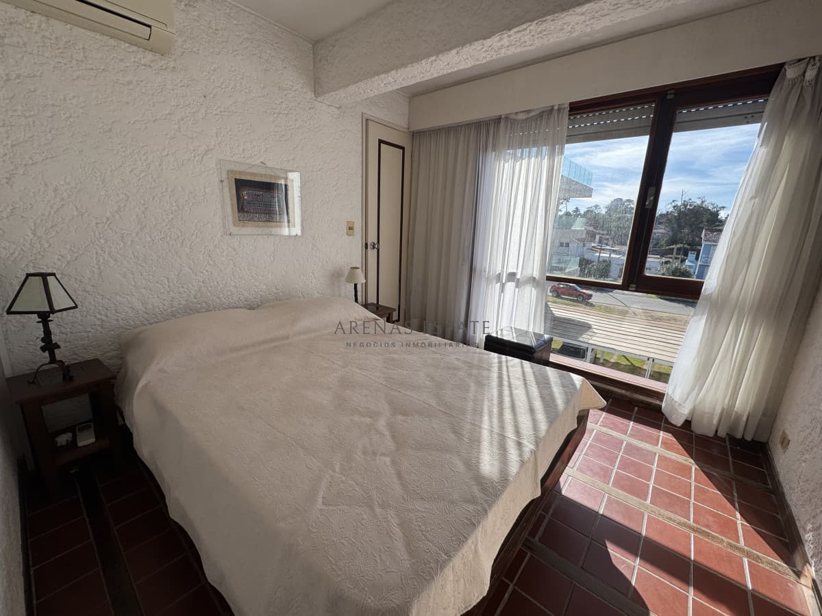 Apartamento ID.3730 - Apartamento en venta de 1 dormitorio en primera linea de Playa Mansa