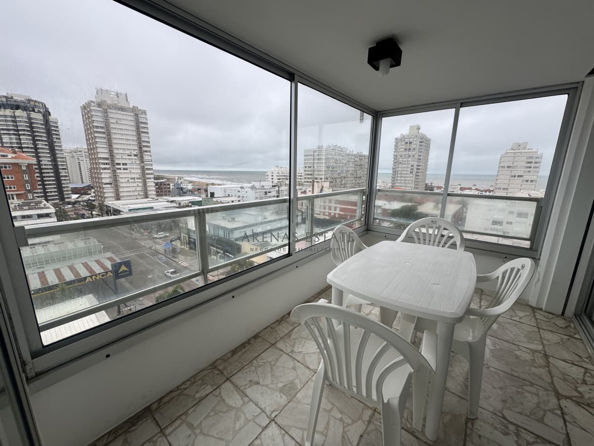 Apartamento ID.3926 - Apartamento de 2 dormitorios más dependencia  en venta en Punta del Este