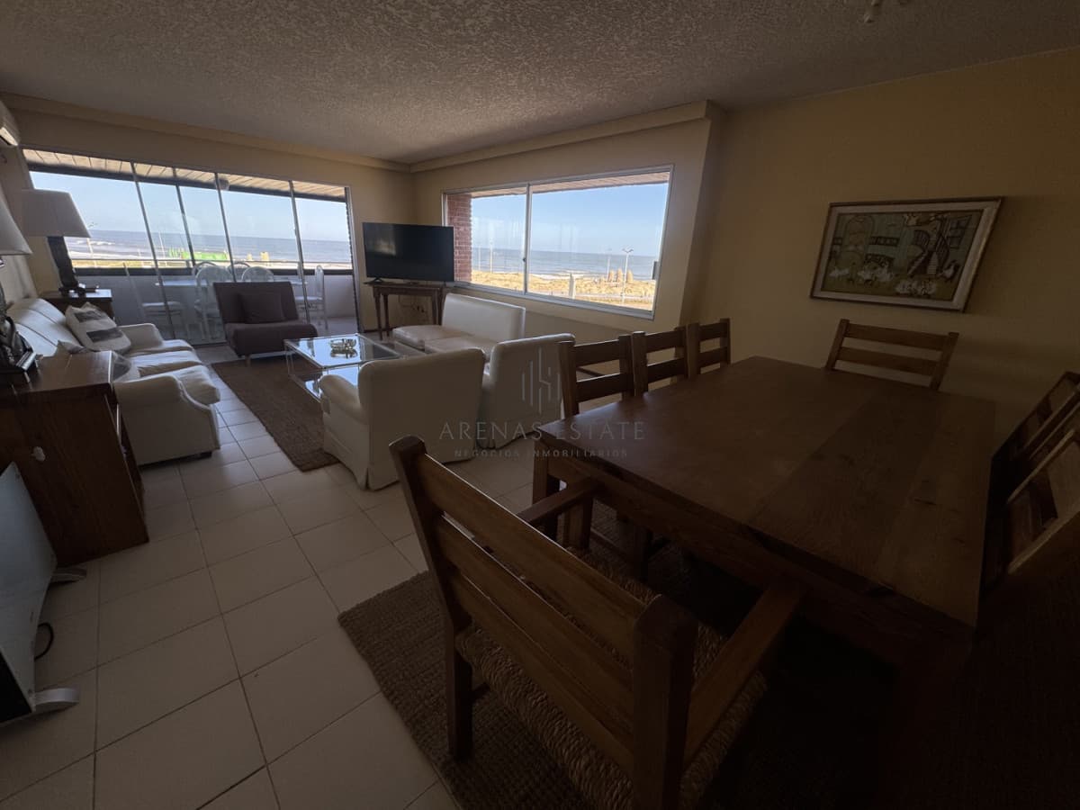 Apartamento ID.4122 - Apartamento en venta en primera linea de playa Brava Punta del Este