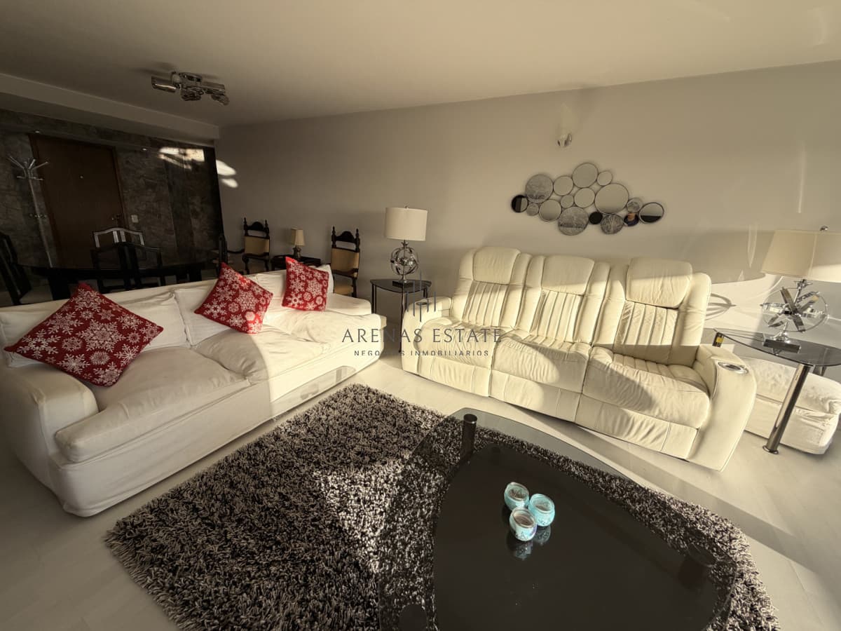 Apartamento ID.4172 - Apartamento de 3 dormitorios más dependencia en venta en Punta del Este