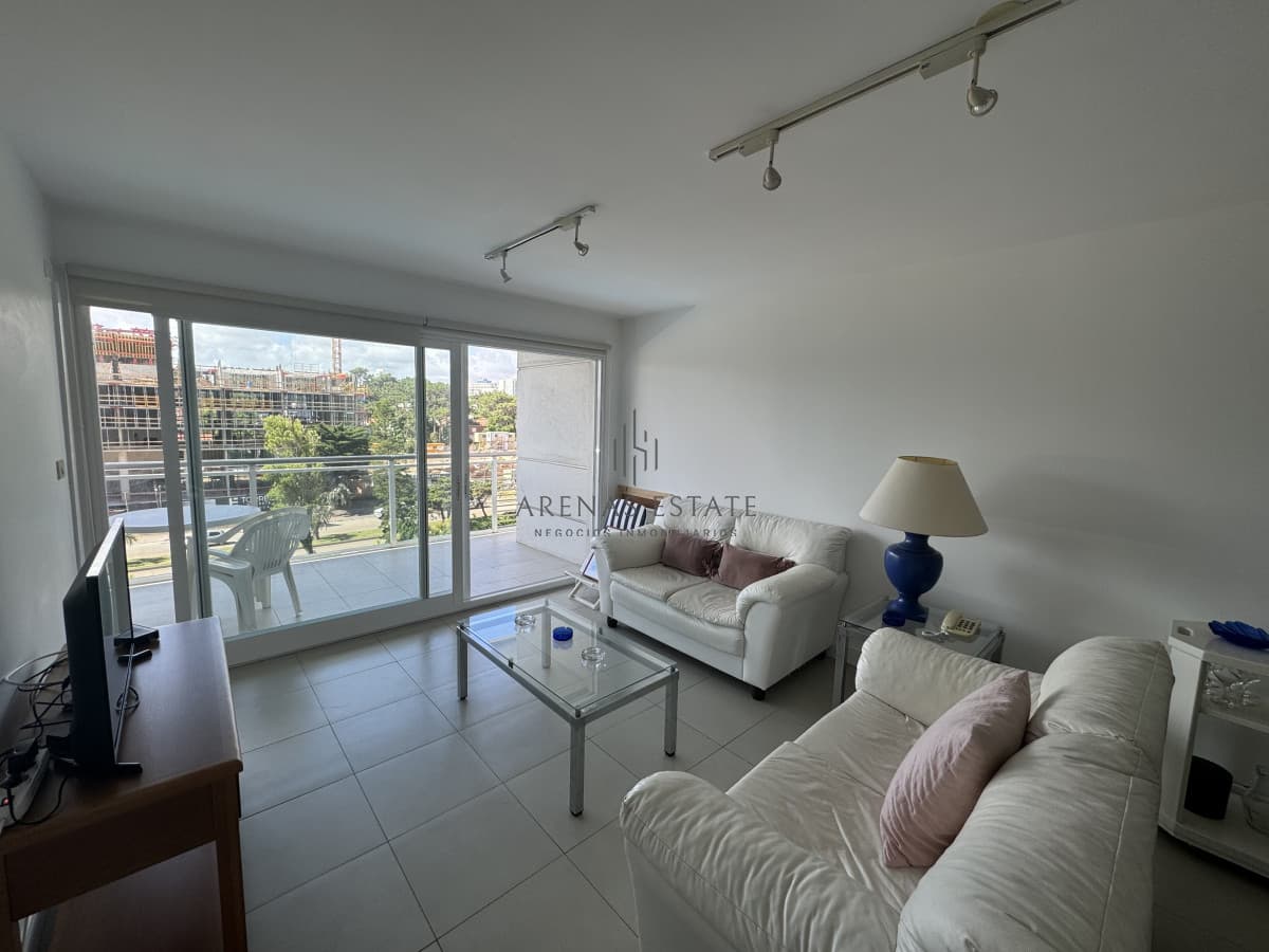 Apartamento ID.3318 - Apartamento de dos dormitorios  en venta en Punta del Este , Zona Chiverta