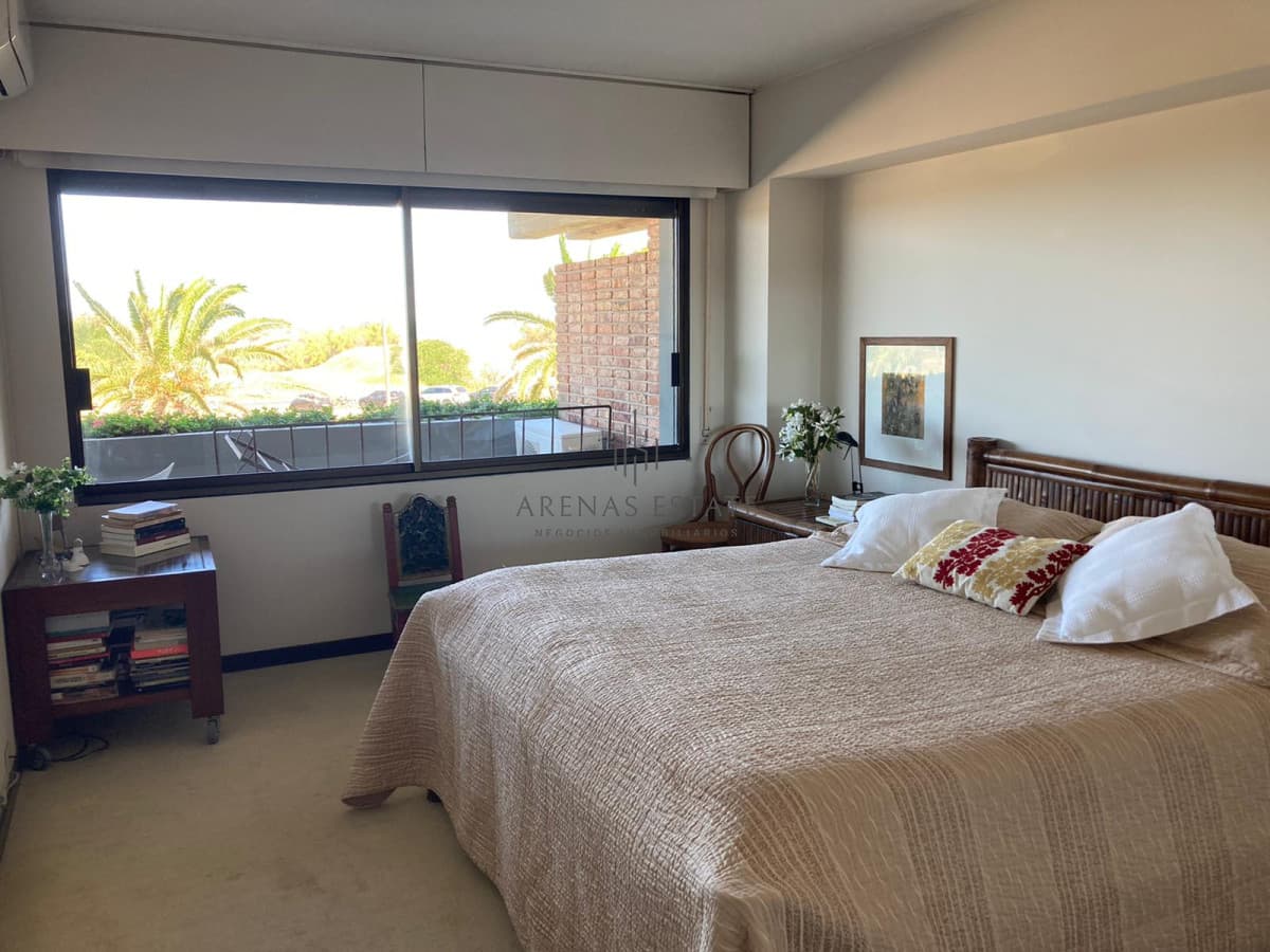 Apartamento ID.2023 - Apartamento en venta de 3 dormitorios en  Punta del Este, zona Brava