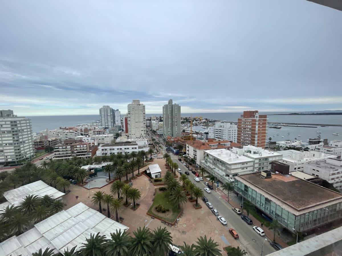 Apartamento ID.1642 - Apartamento en venta  de 3 dormitorios en Punta del Este