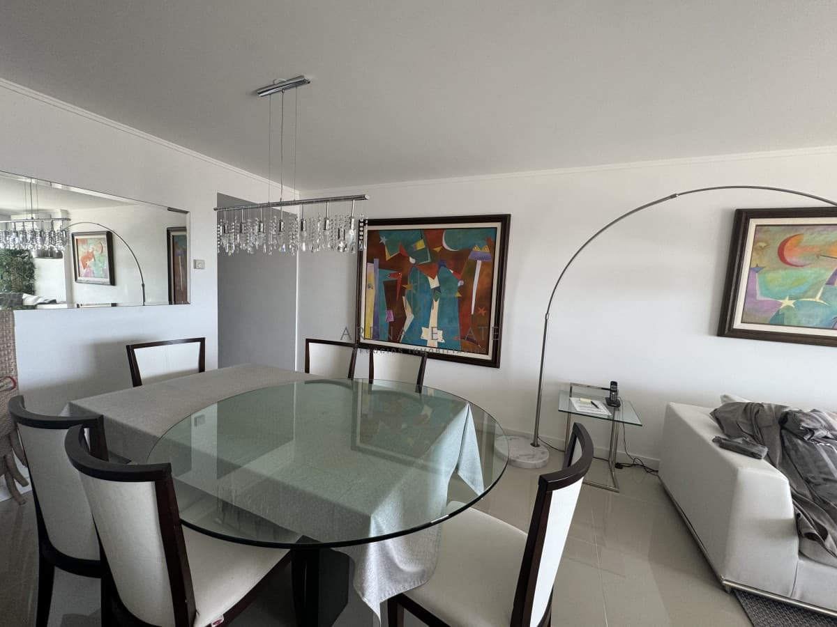 Apartamento de 3 dormitorios en venta en Punta del Este