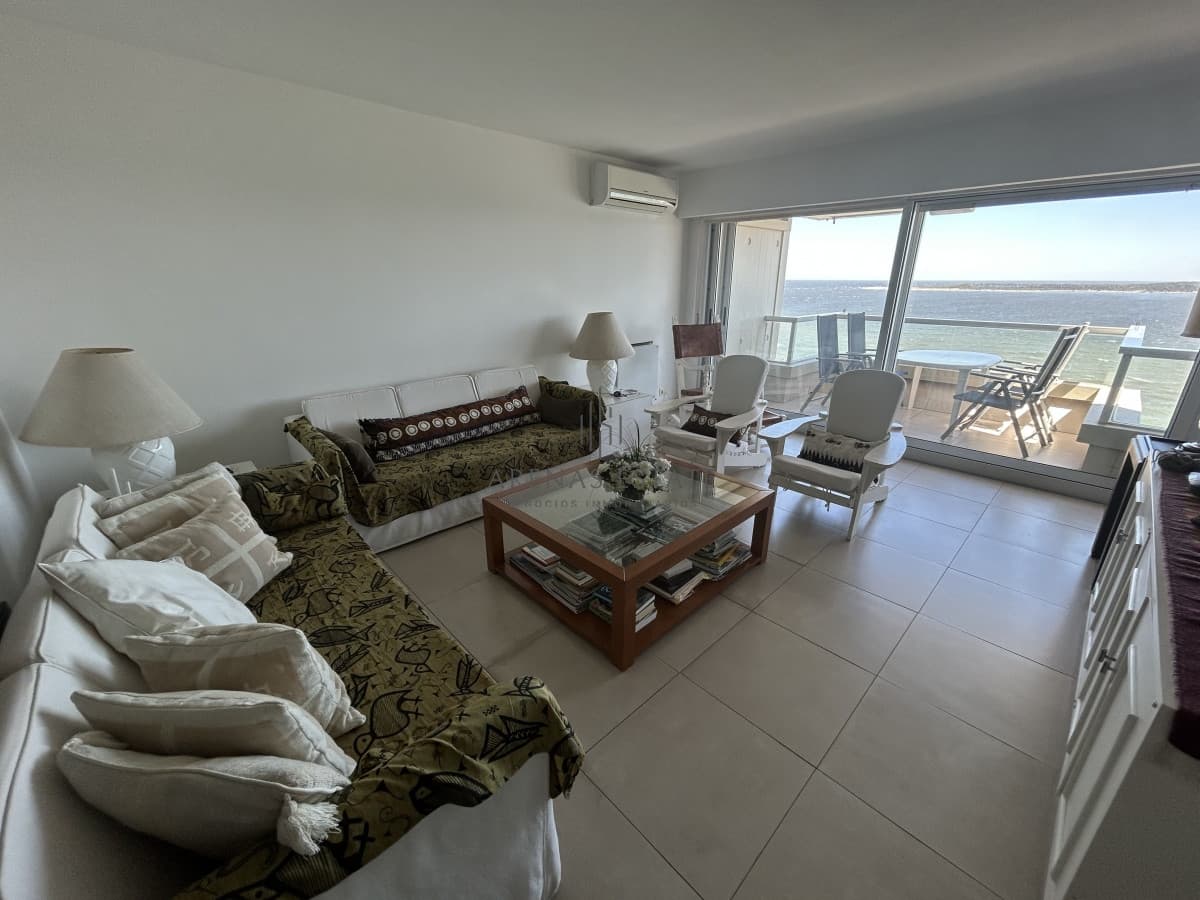 Apartamento ID.1845 - Excepcional apartamento de 3 dormitorios zona Mansa , Punta del este