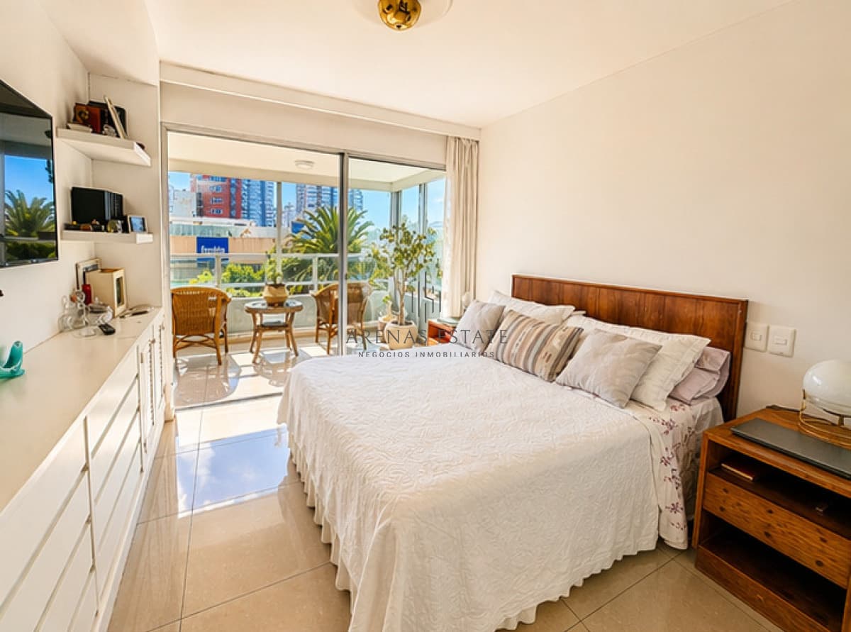 Apartamento ID.4466 - Apartamento de dos dormitorios en venta en Peninsula , Punta del Este