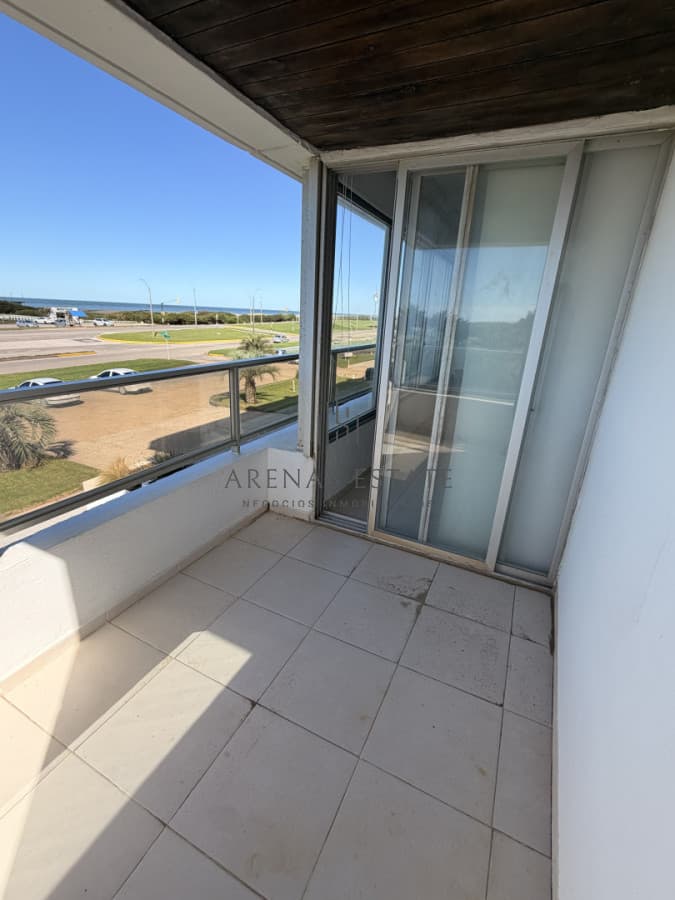 Apartamento ID.4480 - Apartamento de dos dormitorios más dependencia en primera linea de la Brava