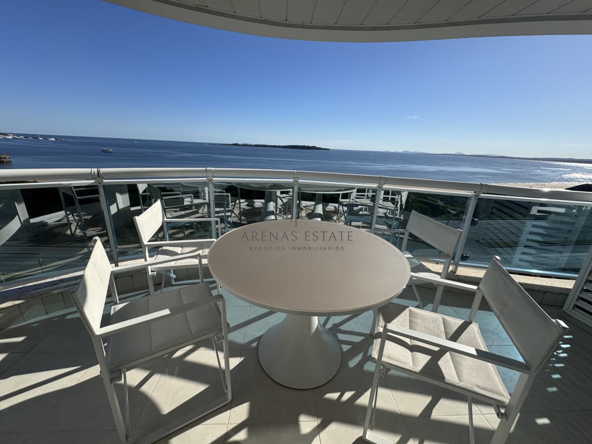 Apartamento ID.3683 - Apartamento de 3 dormitorios en venta en Punta del Este en primera linea de la Mansa
