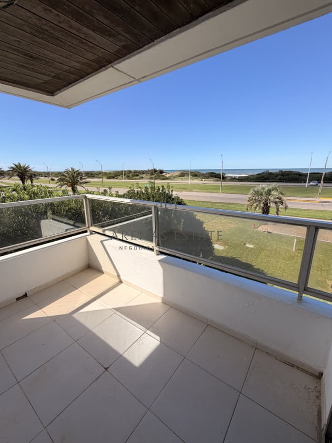 Apartamento ID.4480 - Apartamento de dos dormitorios más dependencia en primera linea de la Brava