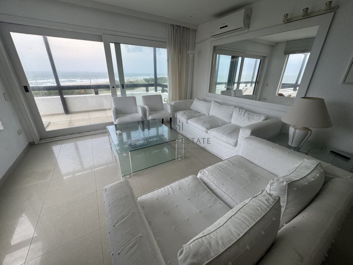Apartamento ID.3563 - Apartamento en venta de 3 dormitorios en primera linea de la Brava , Punta del Este