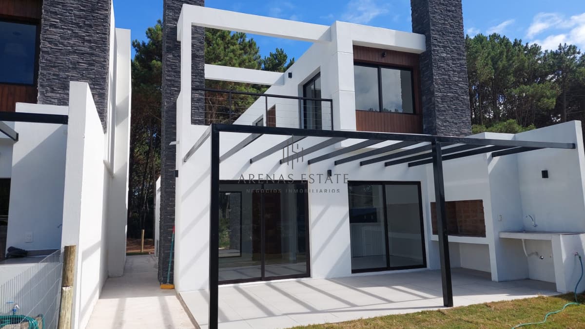 Casa ID.3659 - Casa de 3 dormitorios en venta en Parque Burnett