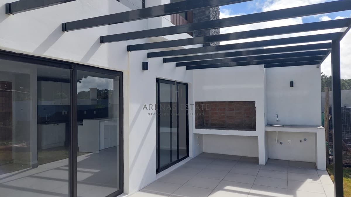 Casa ID.3659 - Casa de 3 dormitorios en venta en Parque Burnett