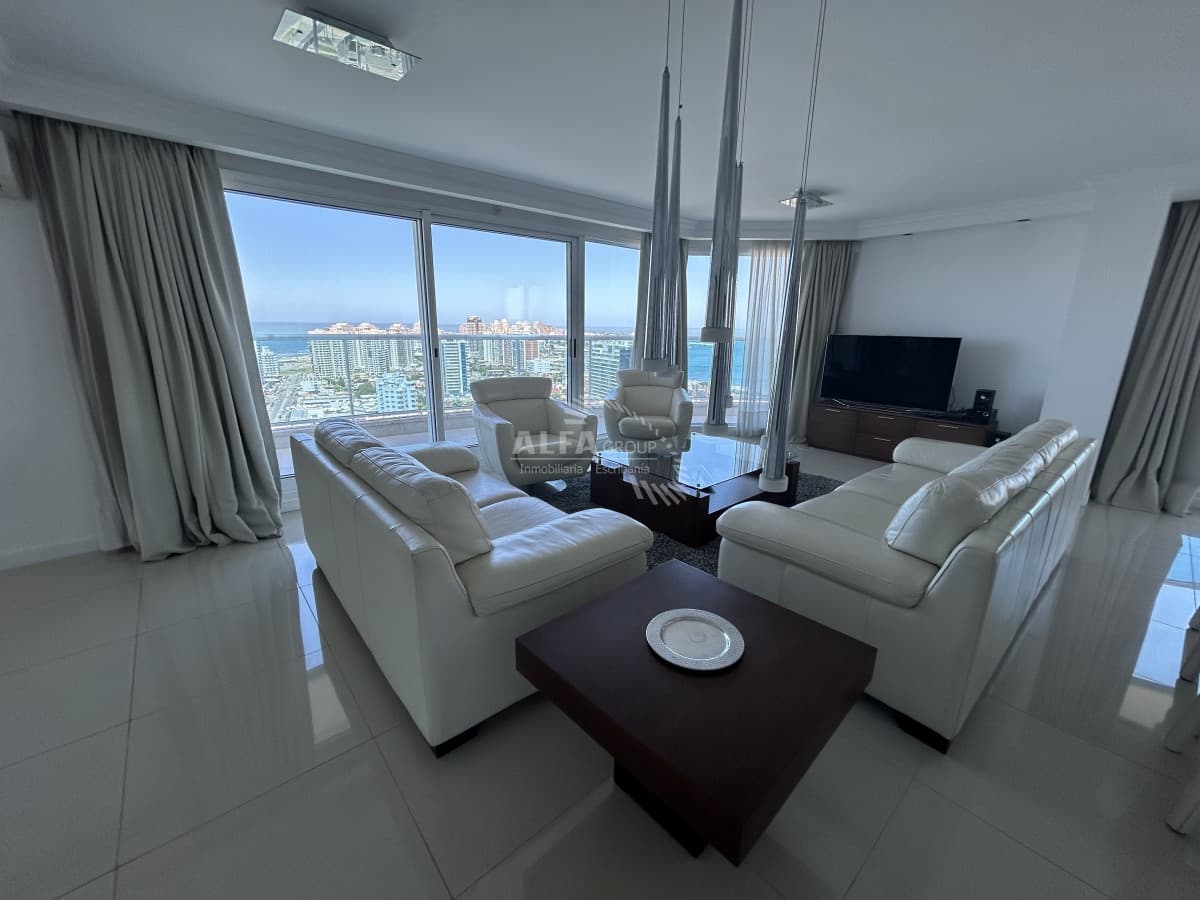 Apartamento de 3 dormitorios en suite más dependencia en venta en  Punta del Este
