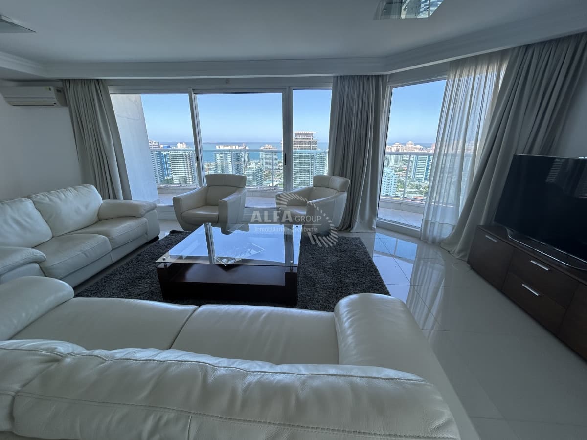 Apartamento de 3 dormitorios en suite más dependencia en venta en  Punta del Este