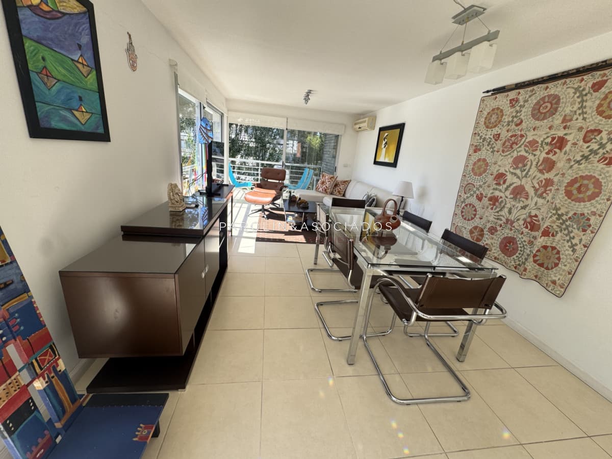 Apartamento de 3 dormitorios en venta en la zona de Playa Mansa