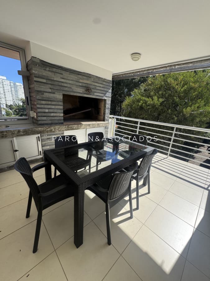 Apartamento de 3 dormitorios en venta en la zona de Playa Mansa