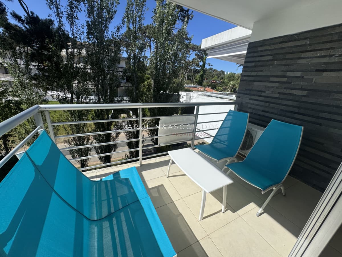 Apartamento de 3 dormitorios en venta en la zona de Playa Mansa