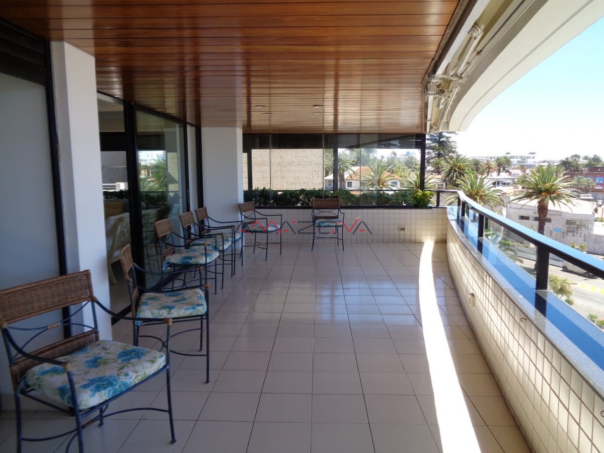 Punta del Este es para vivirlo... Espectacular apartamento con barbacoa en 8vo piso, frente al Puerto, Punta del Este