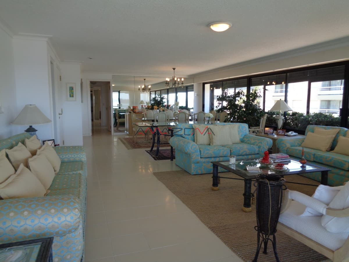 Punta del Este es para vivirlo... Espectacular apartamento con barbacoa en 8vo piso, frente al Puerto, Punta del Este