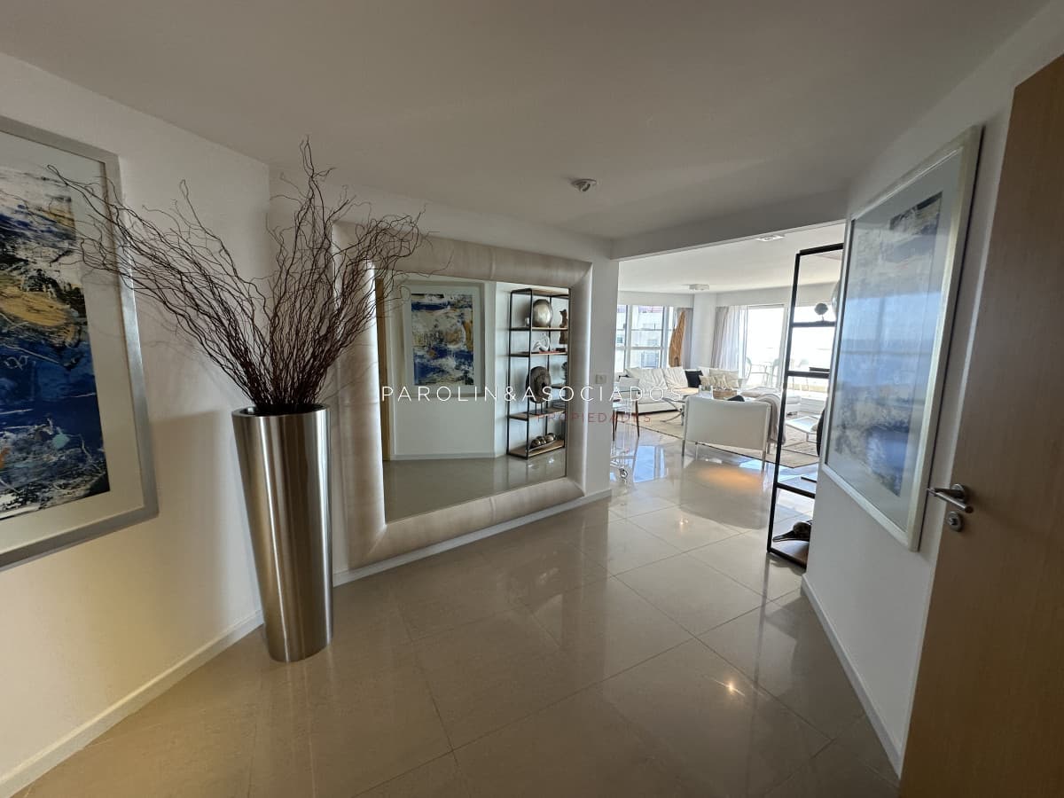 Excelente apartamento en venta en Punta del Este.