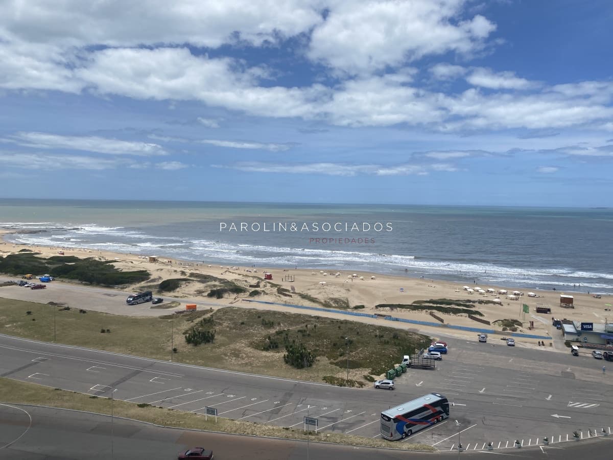 Apartamento en venta de 3 dormitorios en Torre Imperiale, Punta del Este.