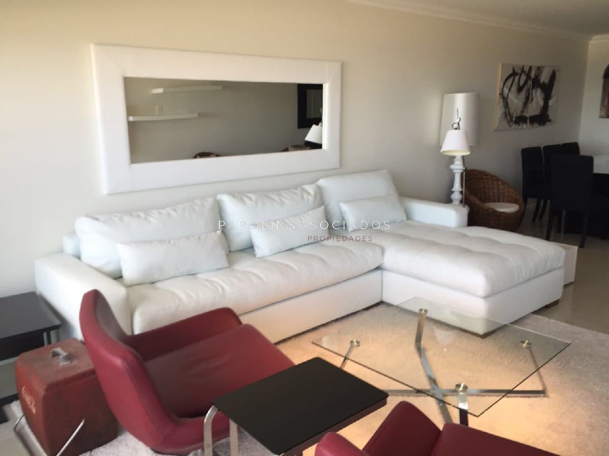 Hermoso apartamento de 3 dormitorios en venta, Torre Imperiale-Punta del Este.