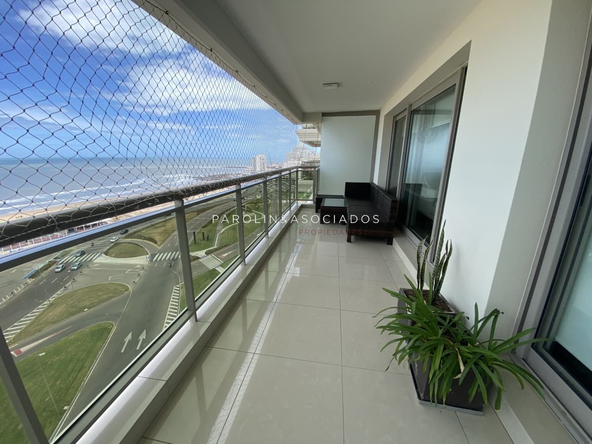 Apartamento en venta de 3 dormitorios en Torre Imperiale, Punta del Este.