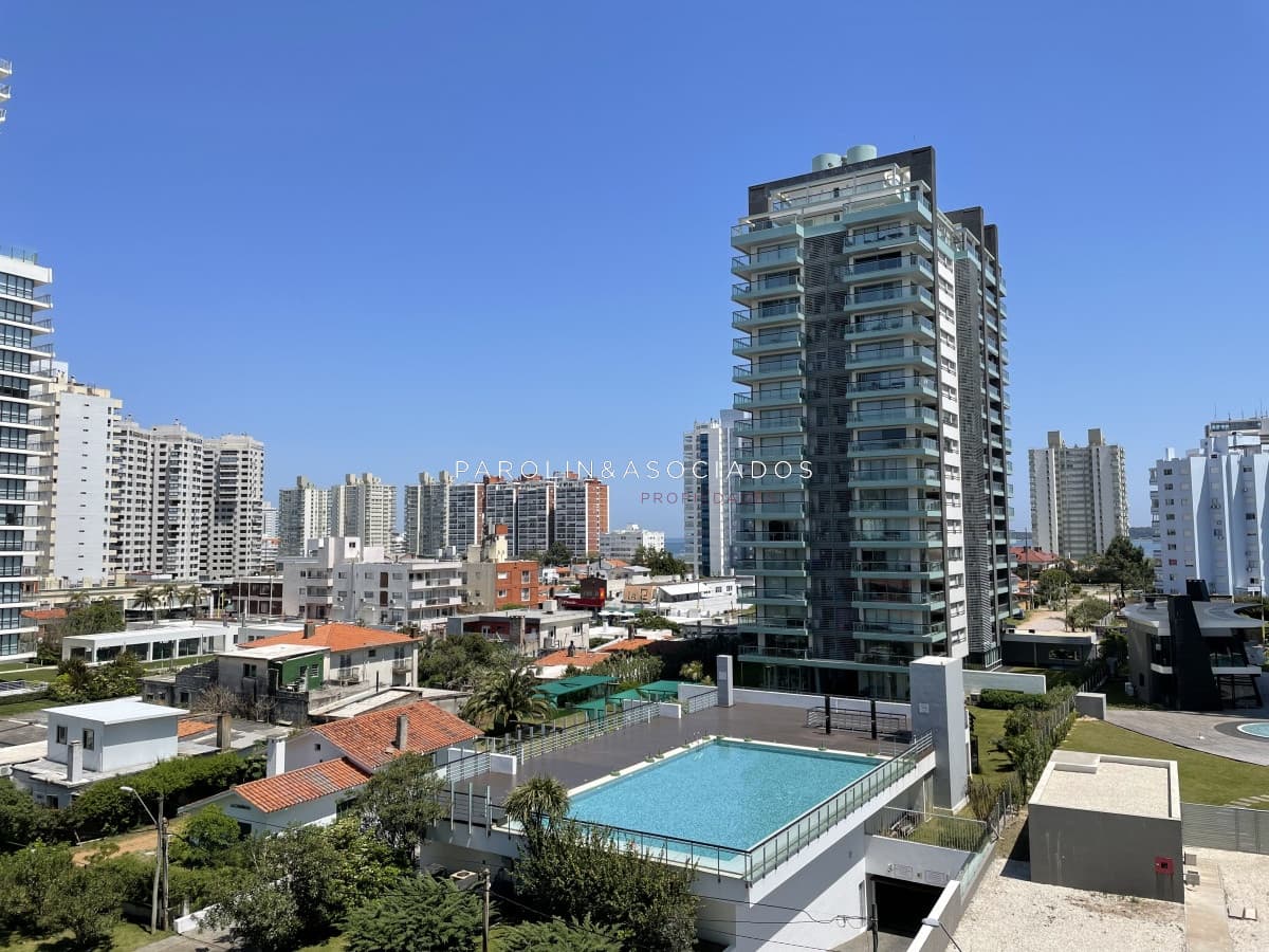 Apartamento en venta de 3 dormitorios en Aidy Grill, Punta del Este.