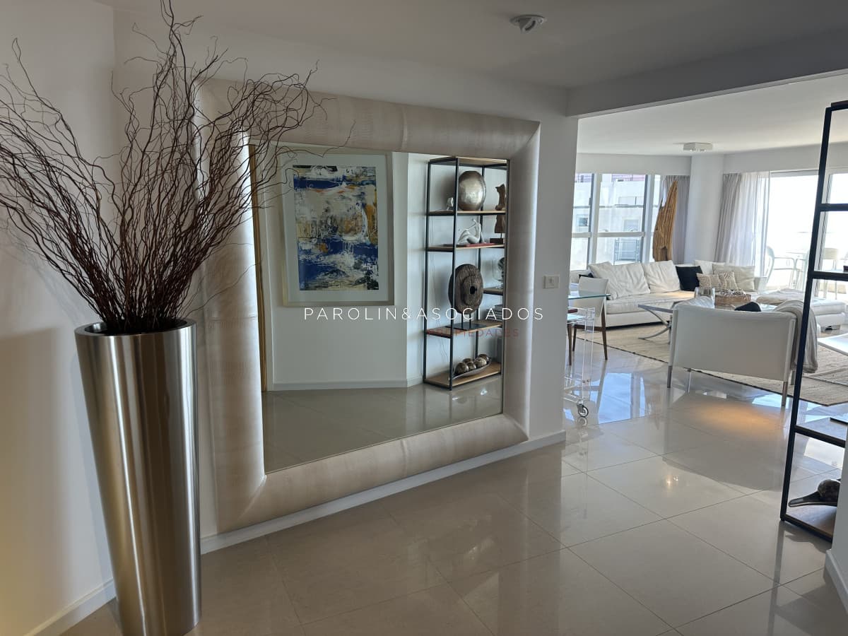 Excelente apartamento en venta en Punta del Este.