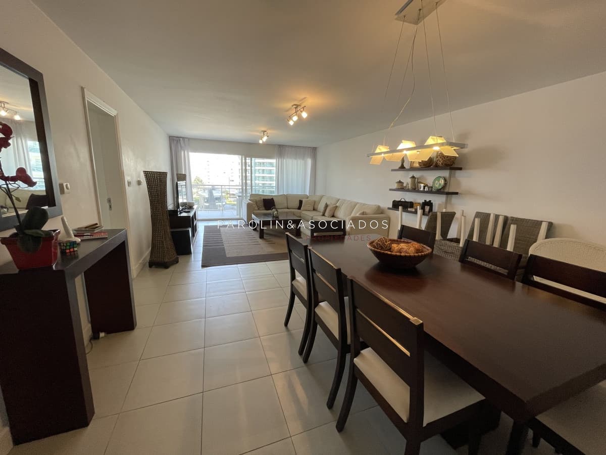 Apartamento en venta de 3 dormitorios en Aidy Grill, Punta del Este.
