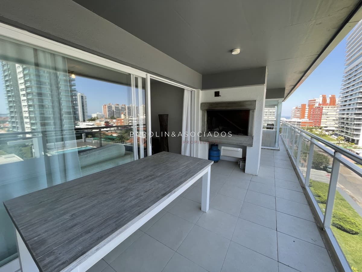 Apartamento en venta de 3 dormitorios en Aidy Grill, Punta del Este.
