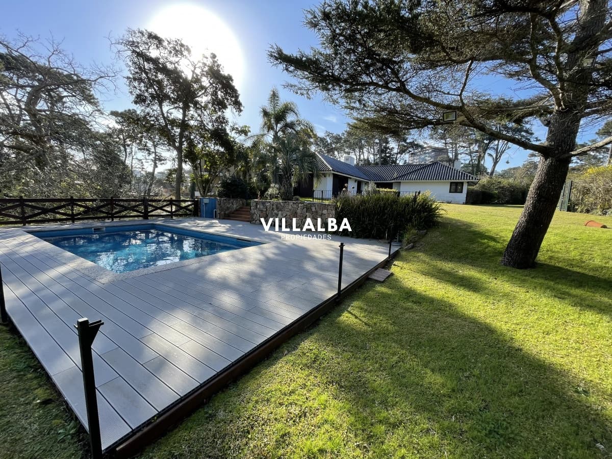 CASA EN VENTA, EXCELENTE ZONA RESIDENCIAL PUNTA DEL ESTE, PLAYA MANSA