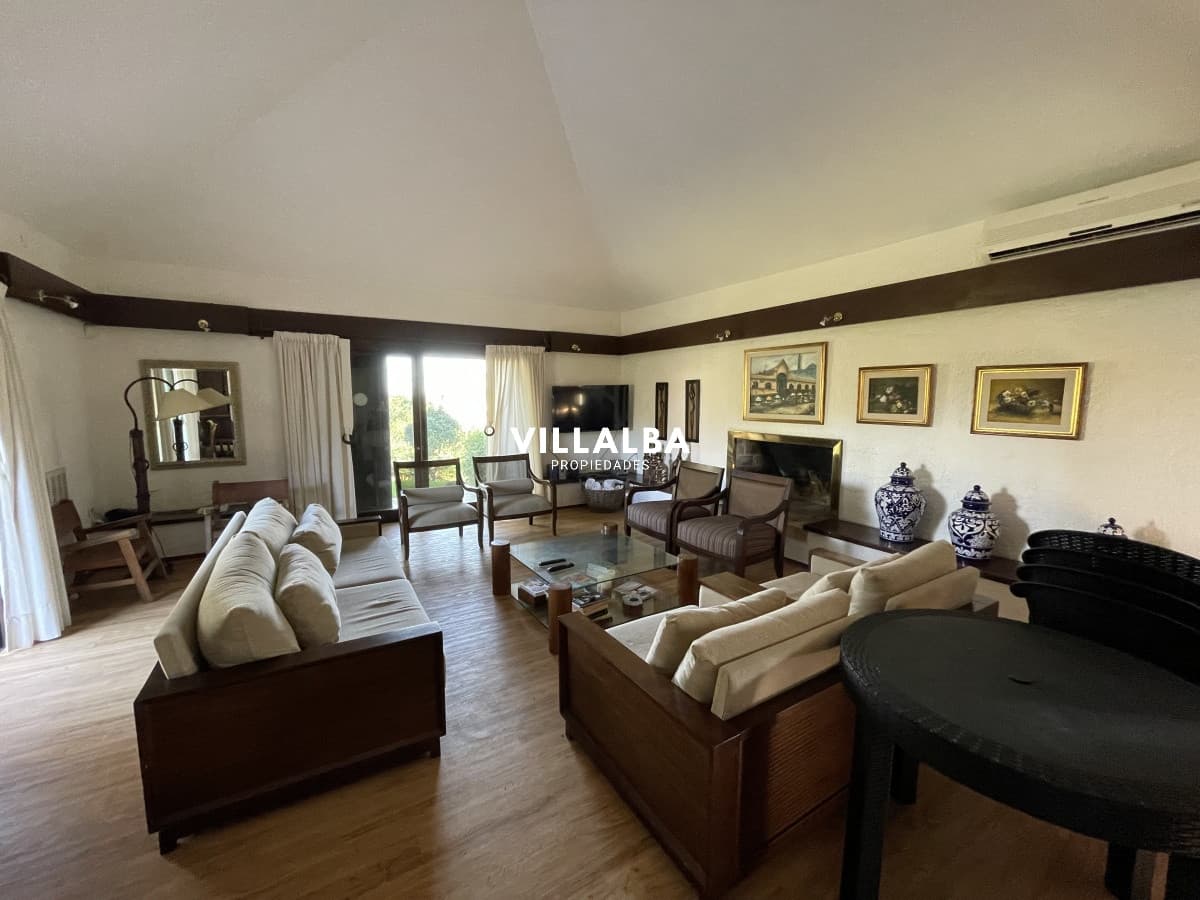 CASA EN VENTA, EXCELENTE ZONA RESIDENCIAL PUNTA DEL ESTE, PLAYA MANSA