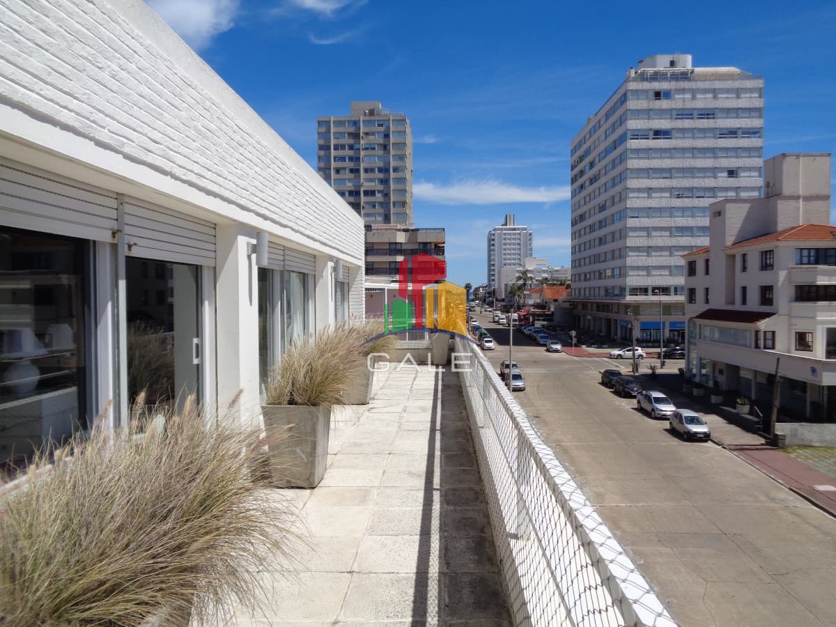 PENT HOUSE PENINSULA ALQUILER PLAYA EL EMIR, CERCA DE LOS DEDOS, PUNTA DEL ESTE, 1400 DOLARES MENSUALES PARA ALQUILER ANUAL .  -