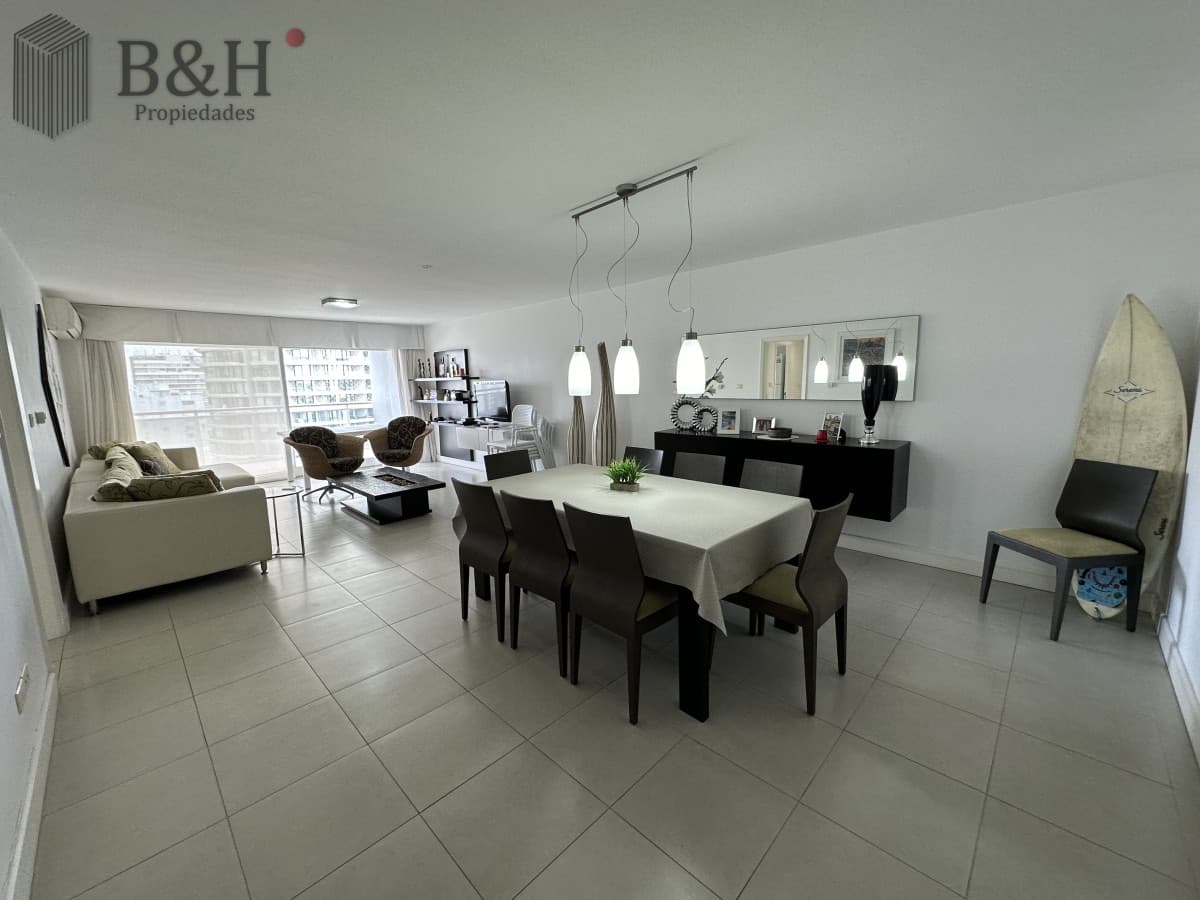 TORRE MANHATTAN, ALQUILER ENERO, 3 DORMITORIOS, TERRAZA CON PARRILLERO PUNTA DEL ESTE