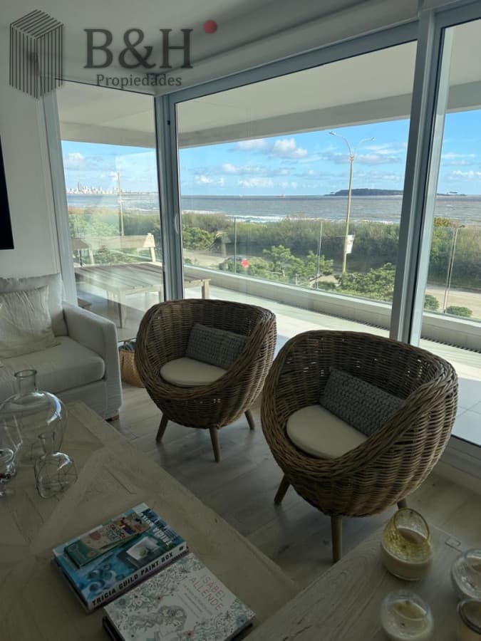 EXCELENTE APARTAMENTO A LA VENTA CON TODA LA VISTA AL MAR PLAYA MANSA 3 DORMITORIOS