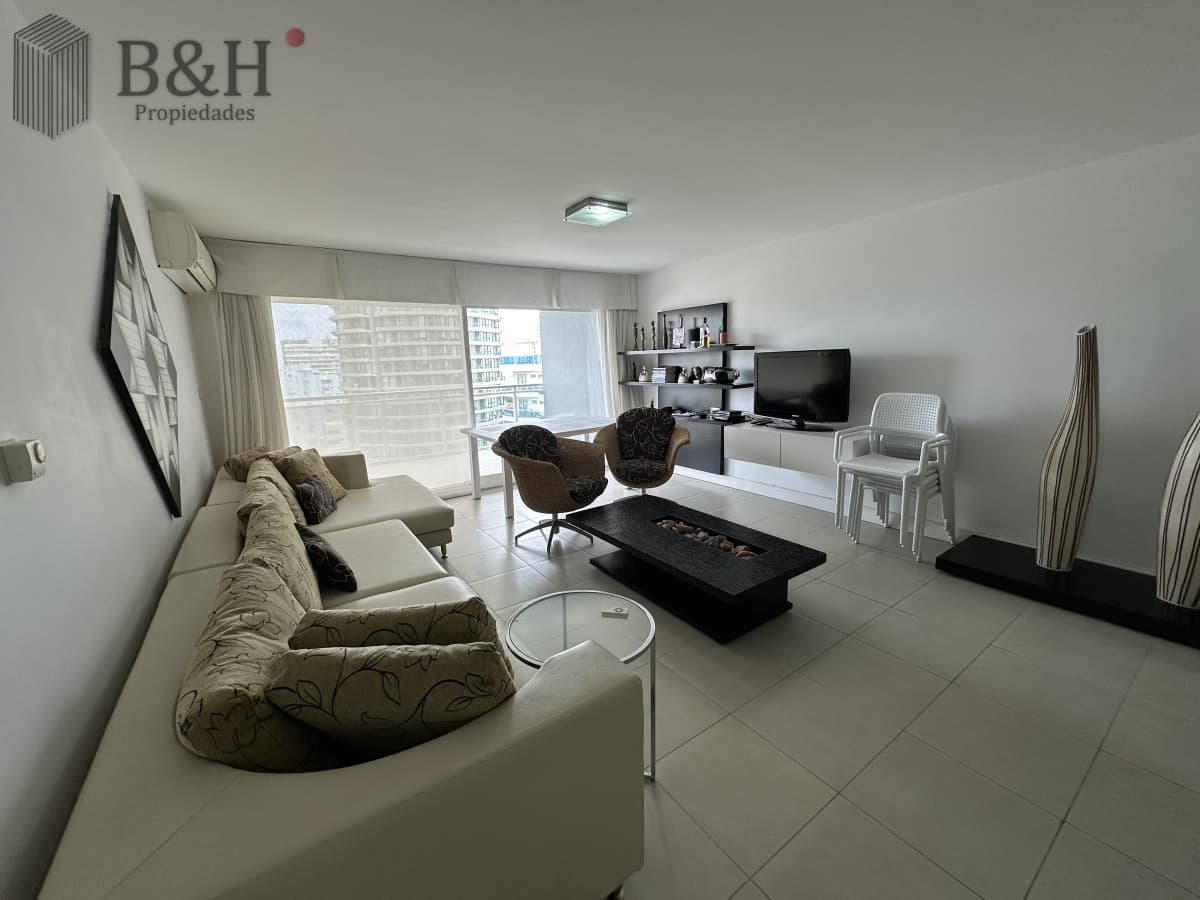 TORRE MANHATTAN, ALQUILER ENERO, 3 DORMITORIOS, TERRAZA CON PARRILLERO PUNTA DEL ESTE