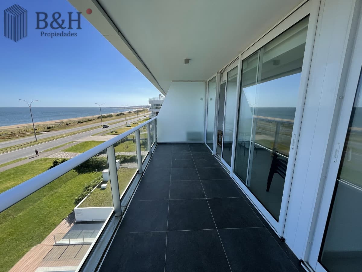 FRENTE AL MAR, 3 DORMITORIOS, 2 BAÑOS,  EN VENTA , PUNTA DEL ESTE