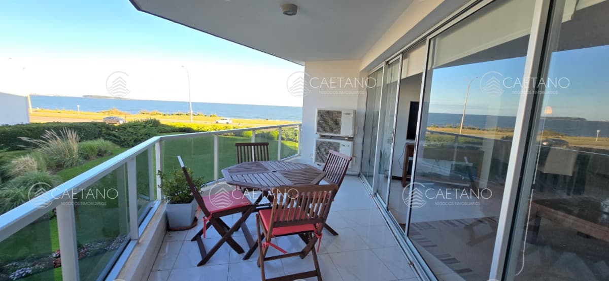 Si te gusta despertar en un departamento frente al mar con vistas al puerto e Isla Gorriti ésta es tu próxima inversión