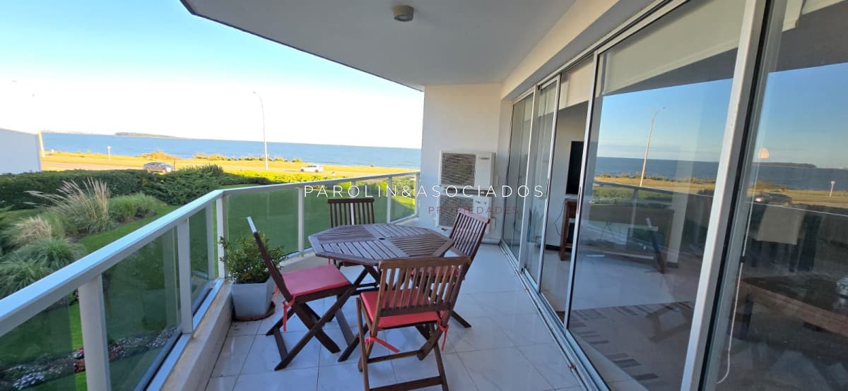 Si te gusta despertar en un departamento frente al mar con vistas al puerto e Isla Gorriti ésta es tu próxima inversión