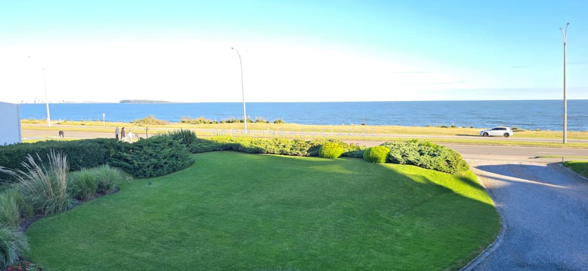 Si te gusta despertar en un departamento frente al mar con vistas al puerto e Isla Gorriti ésta es tu próxima inversión