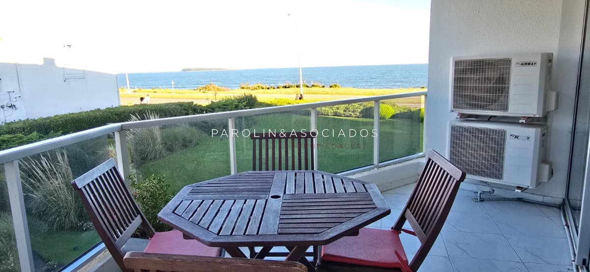 Si te gusta despertar en un departamento frente al mar con vistas al puerto e Isla Gorriti ésta es tu próxima inversión