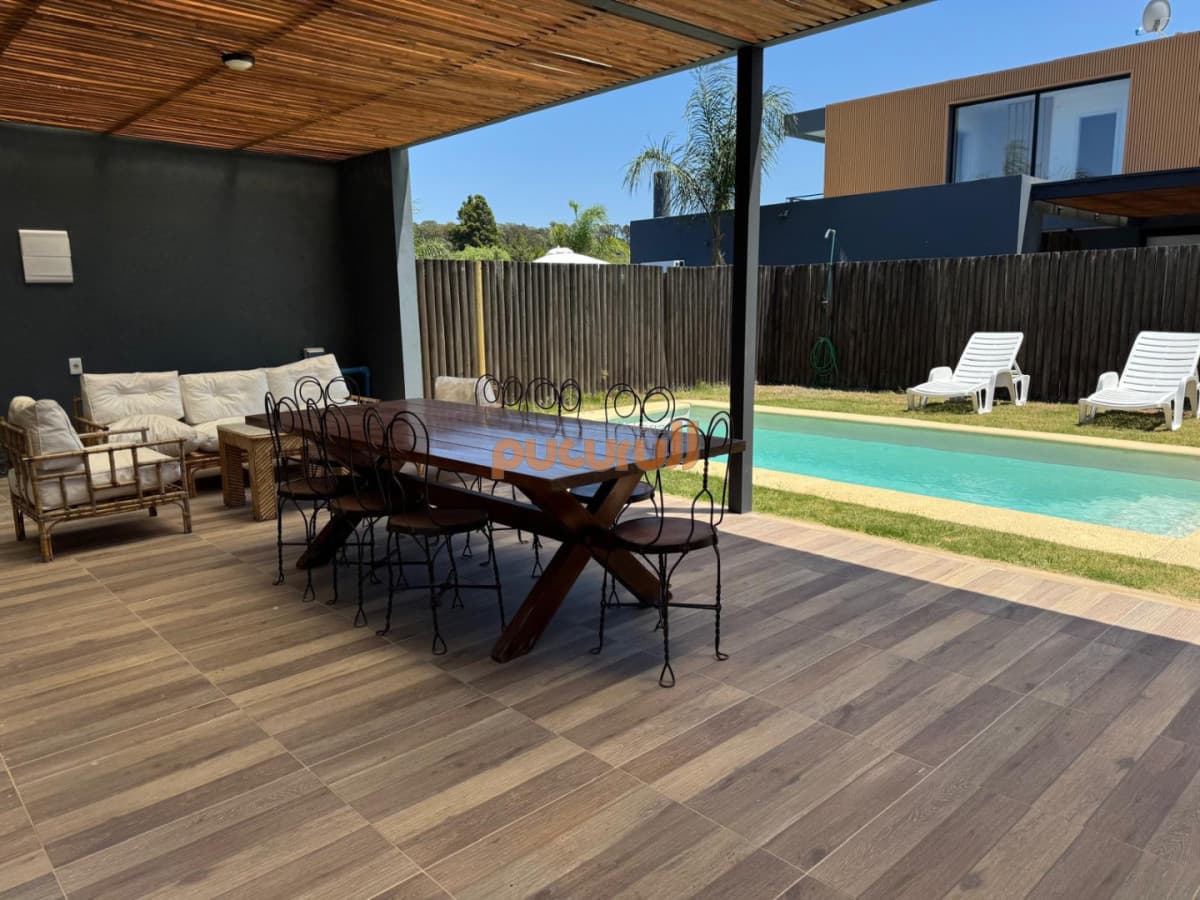 Si sueñas con una propiedad en un barrio cerrado, con piscina propia, amplio parrillero techado con un living exterior esta es tu mejor inversión