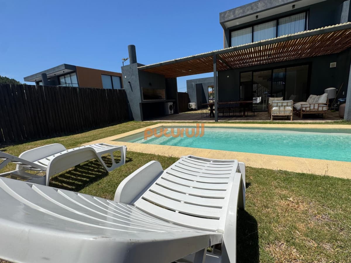 Si sueñas con una propiedad en un barrio cerrado, con piscina propia, amplio parrillero techado con un living exterior esta es tu mejor inversión