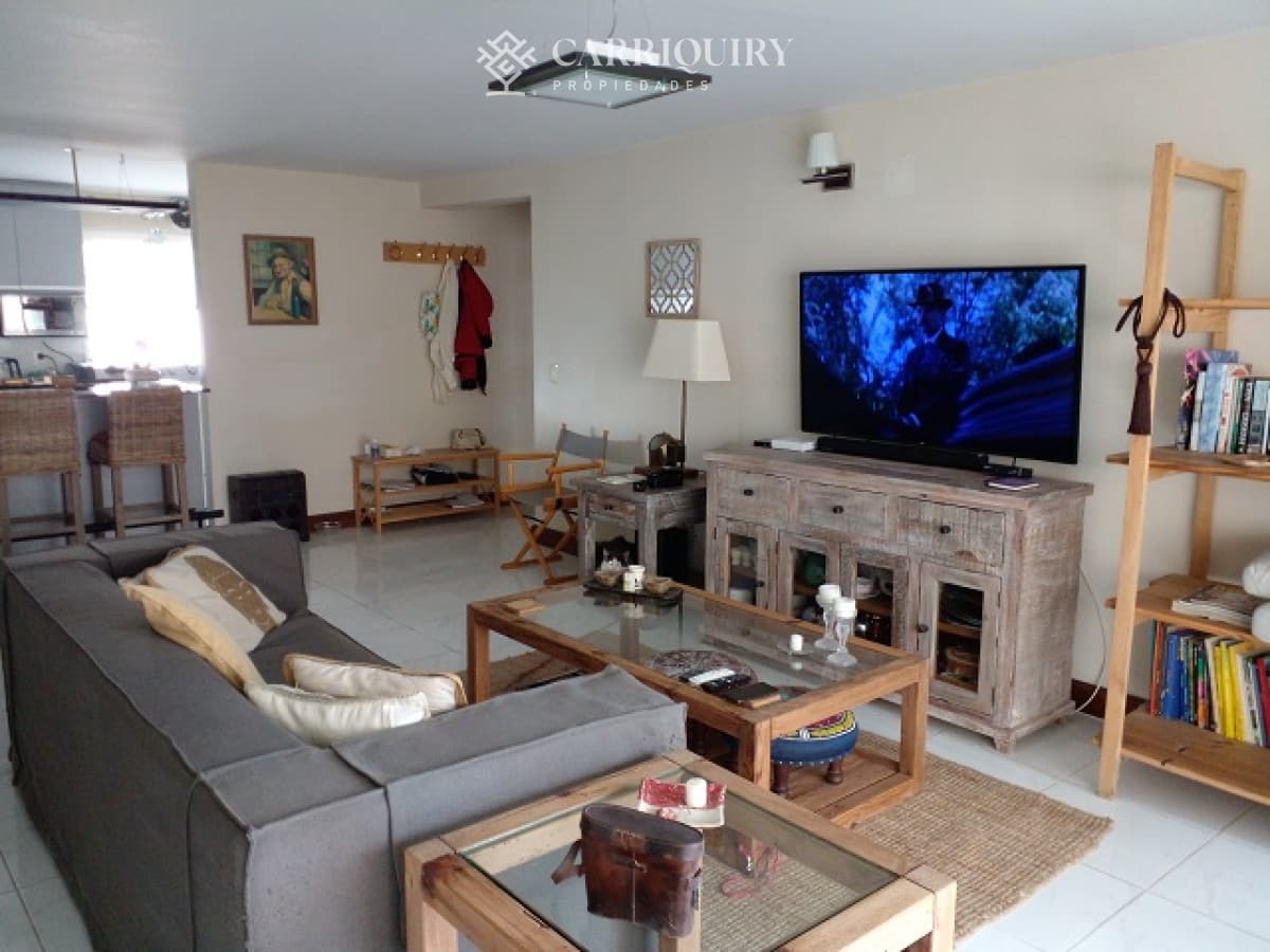 APARTAMENTO DE 3 DORMTIORIOS EN PLAYA MANSA FRENTE AL MAR  -