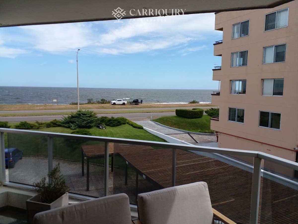 APARTAMENTO DE 3 DORMTIORIOS EN PLAYA MANSA FRENTE AL MAR  -