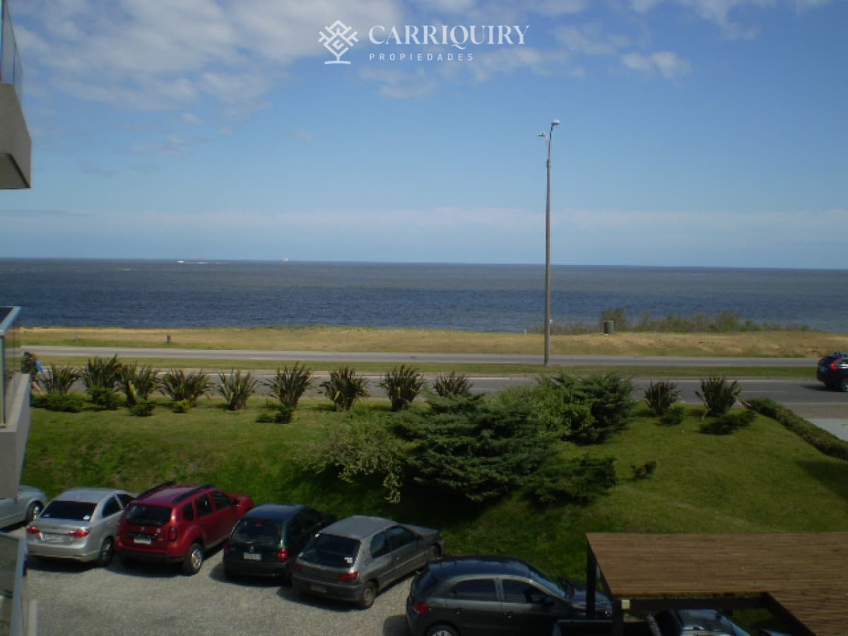 APARTAMENTO DE 3 DORMTIORIOS EN PLAYA MANSA FRENTE AL MAR  -