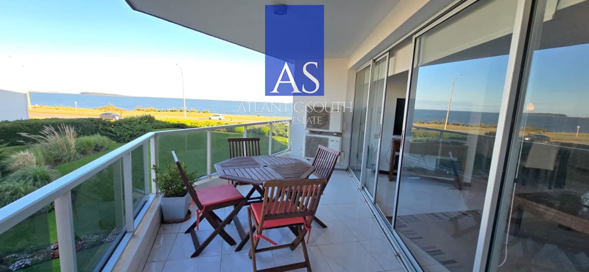 Apartamento 3 dormitorios frente al mar Playa Mansa Pinares moderno con cochera
