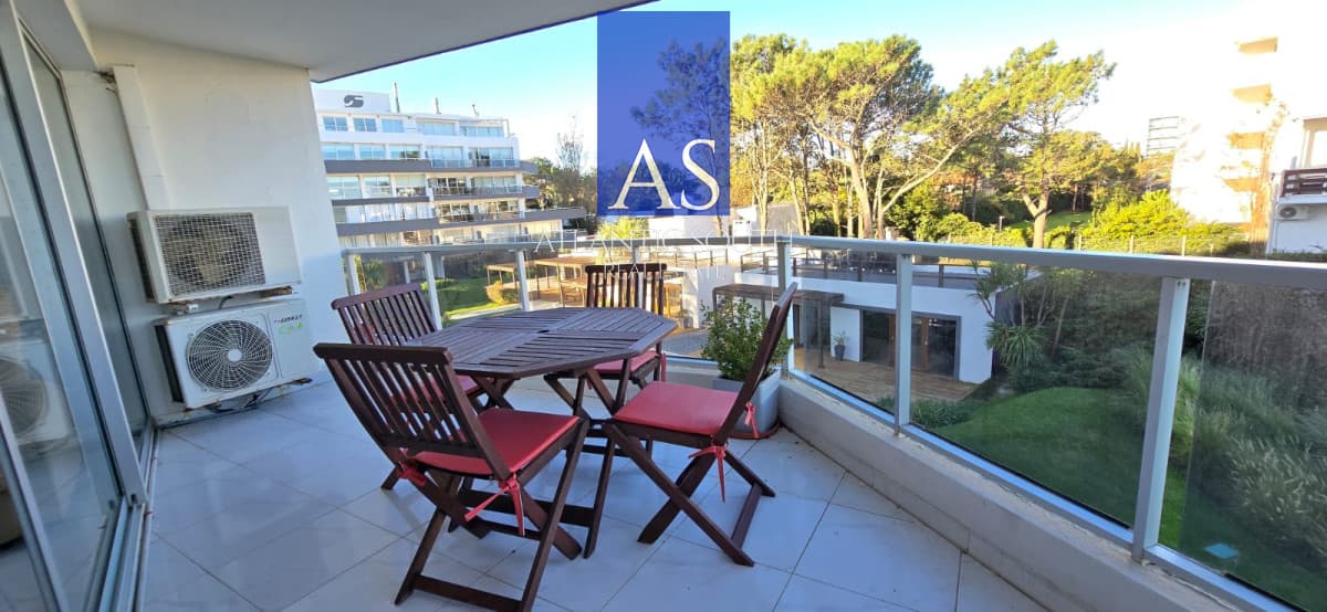 Apartamento 3 dormitorios frente al mar Playa Mansa Pinares moderno con cochera